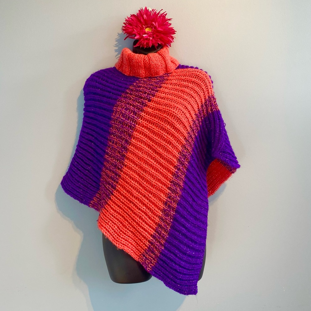 One of a kind hand knitted poncho - Picture 3 of 10